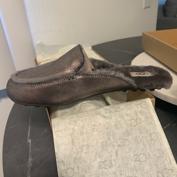 Women Ugg slippers Lane Metallic Gray Size 7 US New With Box - Picture 4 of 9